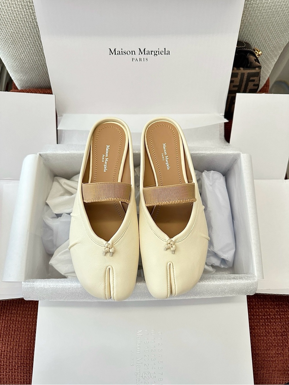 Maison Martin Margiela Cream Leather Slip-On Mules - Picture 4 of 8